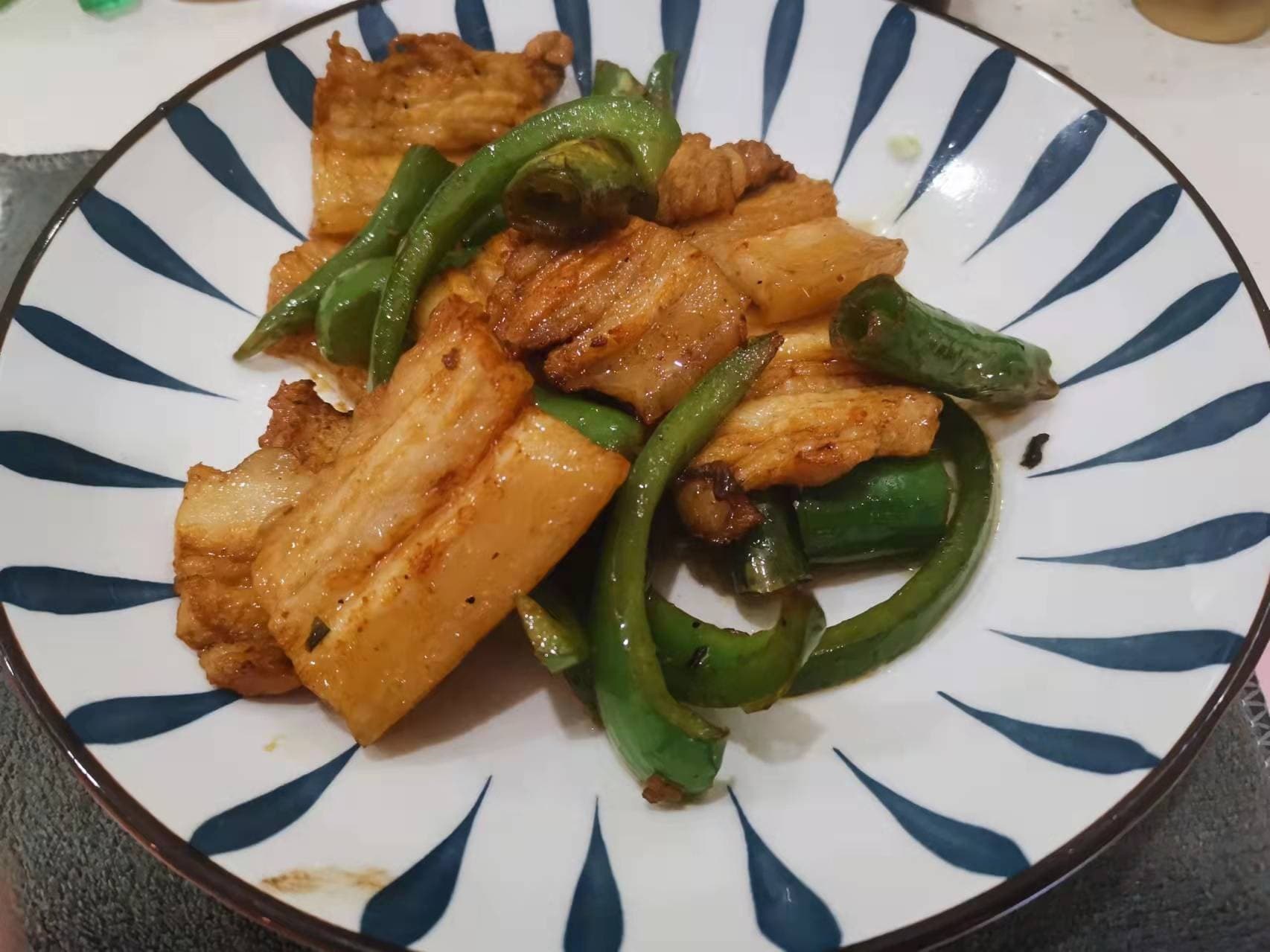 Twice-cooked pork with green peppers and garlic sprouts