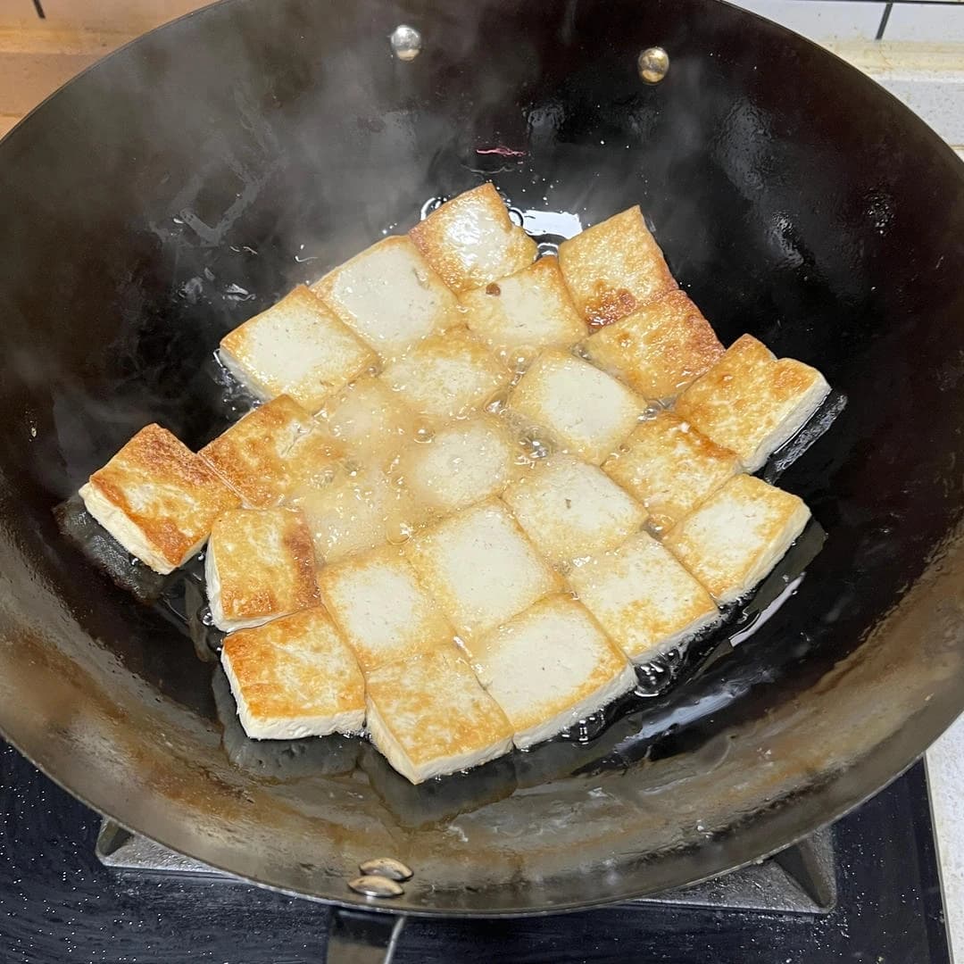 Baby Napa Cabbage Braised with Tofu — step 1 visual checkpoint.