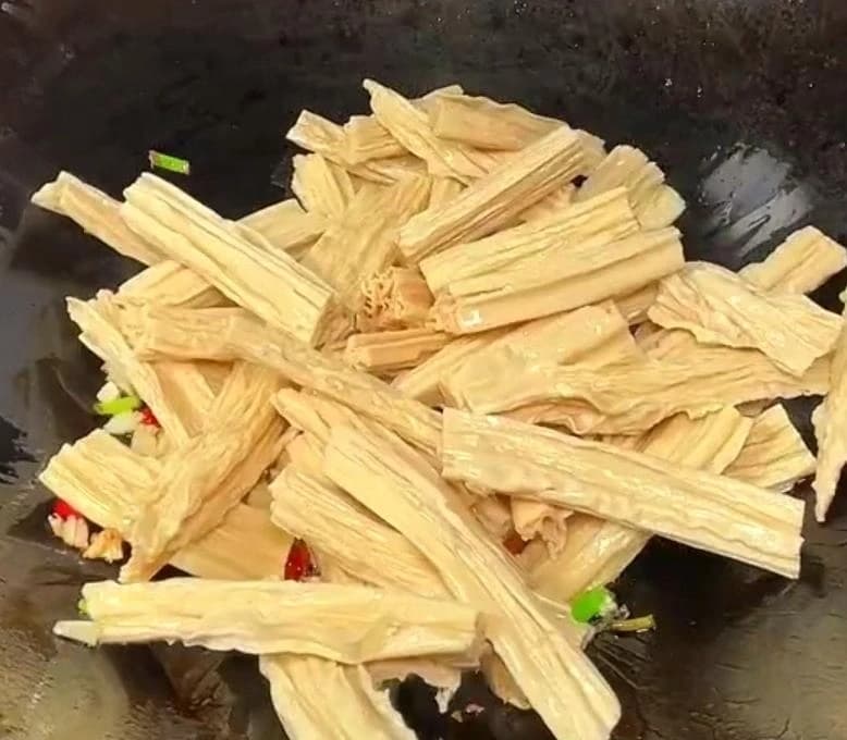 Stir-Fried Beef with Tofu Skin (Yuba) — step 4 visual checkpoint.