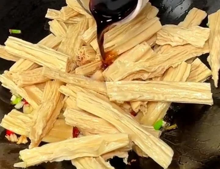 Stir-Fried Beef with Tofu Skin (Yuba) — step 5 visual checkpoint.