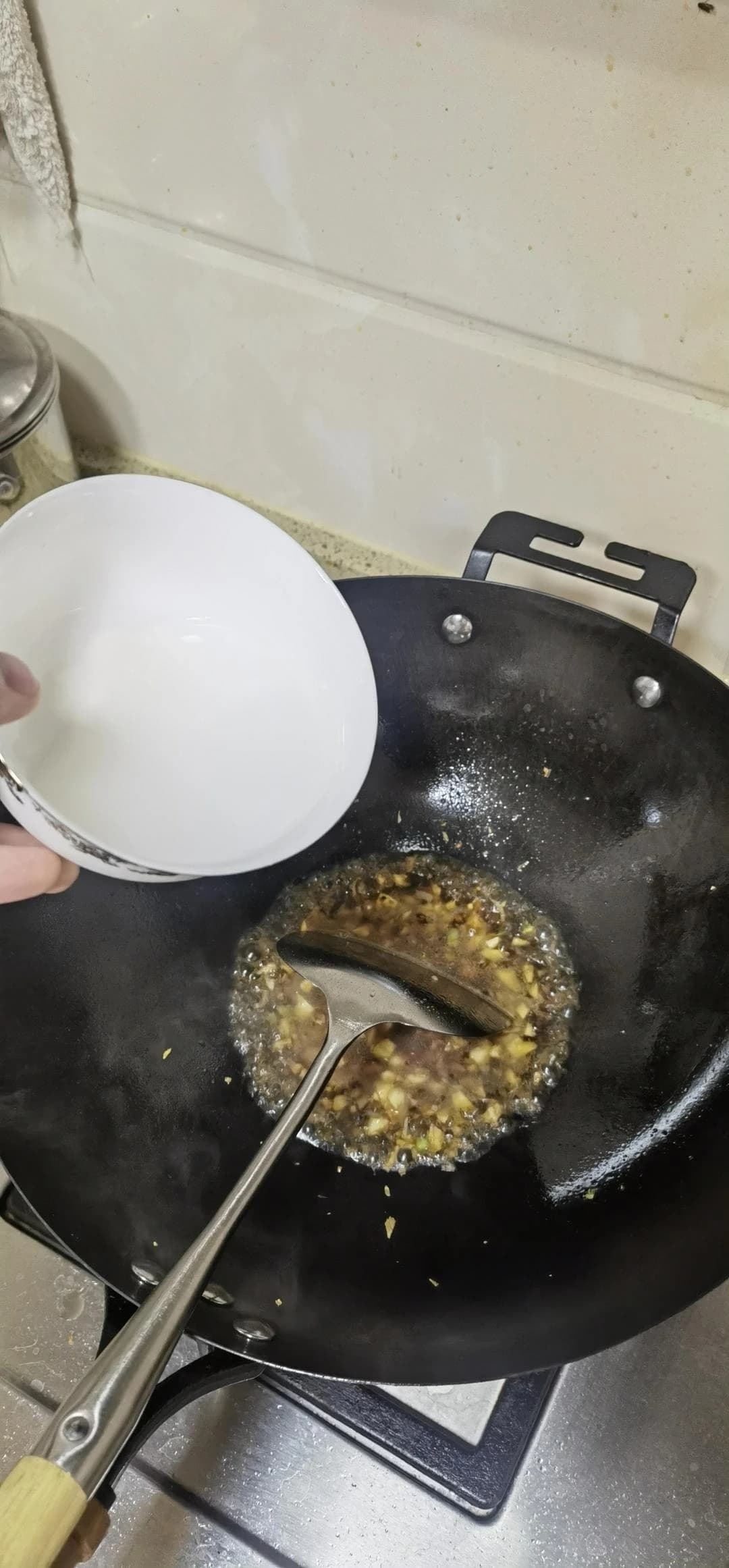 Lettuce with Garlic and Oyster Sauce — step 6 visual checkpoint.