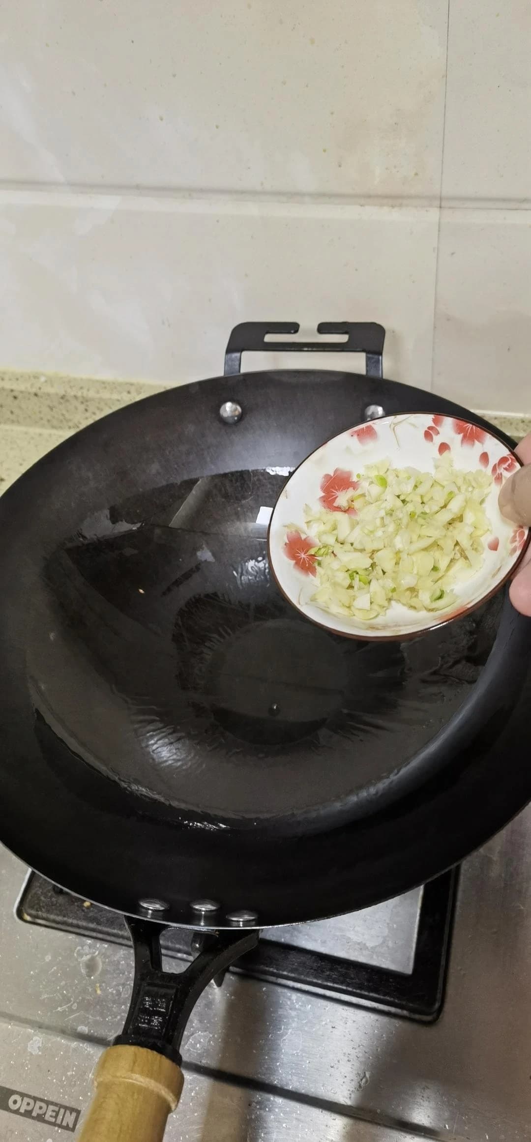 Lettuce with Garlic and Oyster Sauce — step 4 visual checkpoint.
