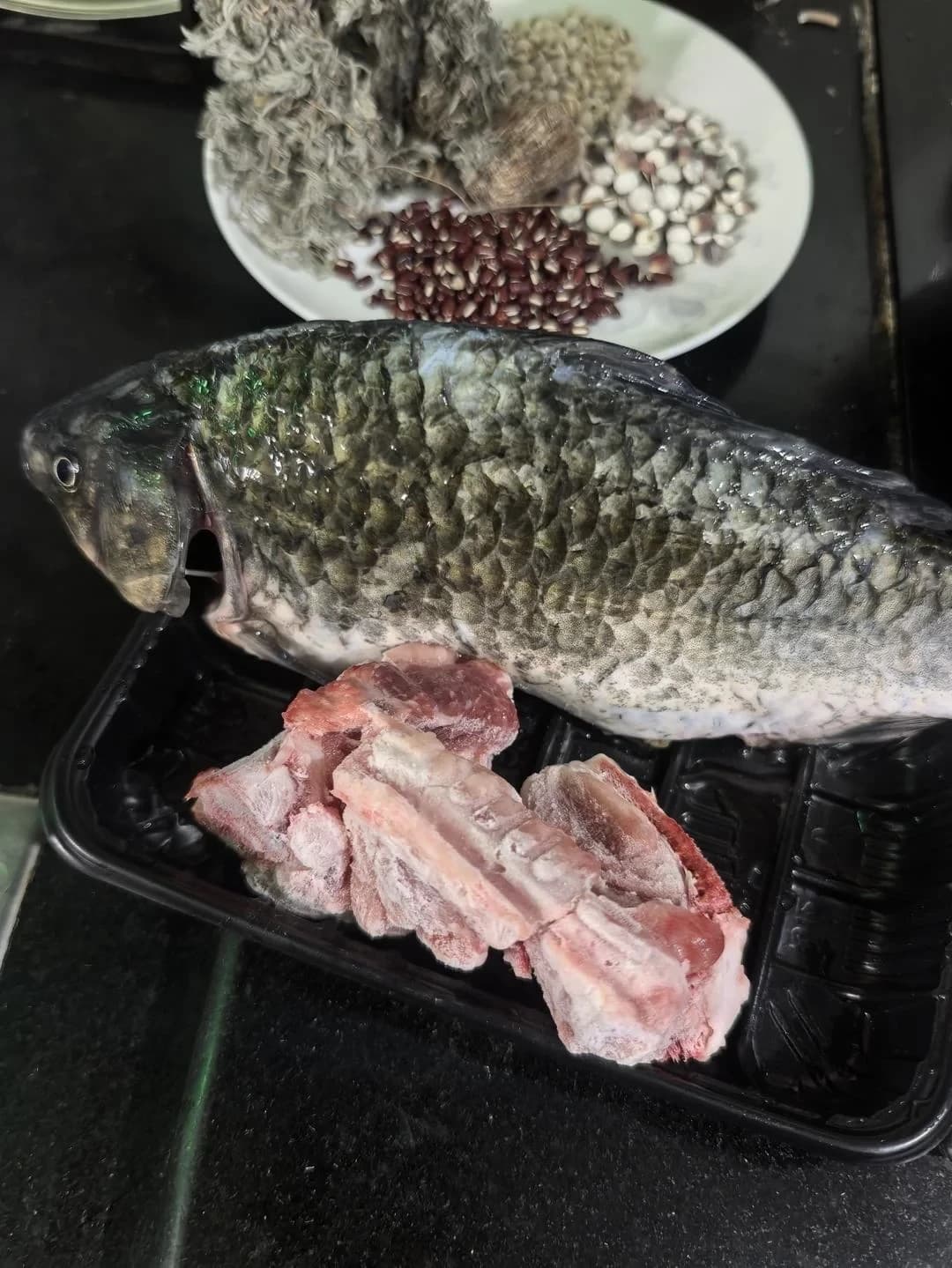 Step 2 photo for Capillary Wormwood and Crucian Carp Soup