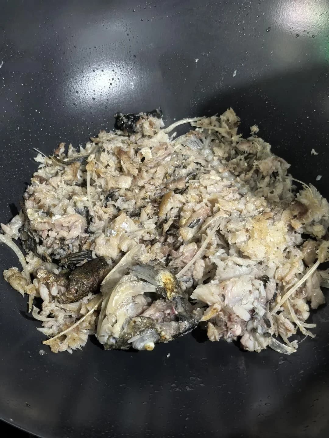 Step 5 photo for Capillary Wormwood and Crucian Carp Soup