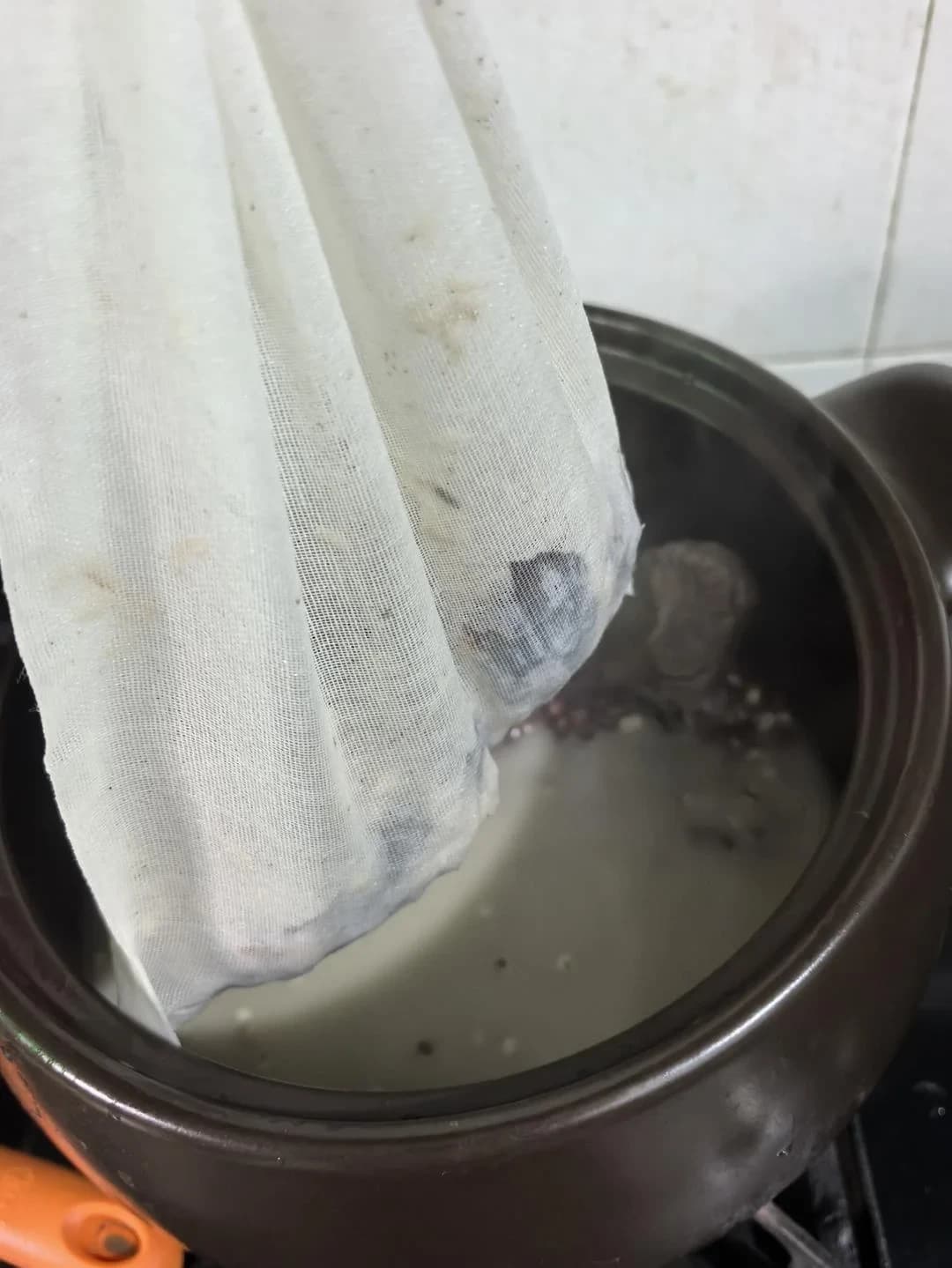Step 7 photo for Capillary Wormwood and Crucian Carp Soup