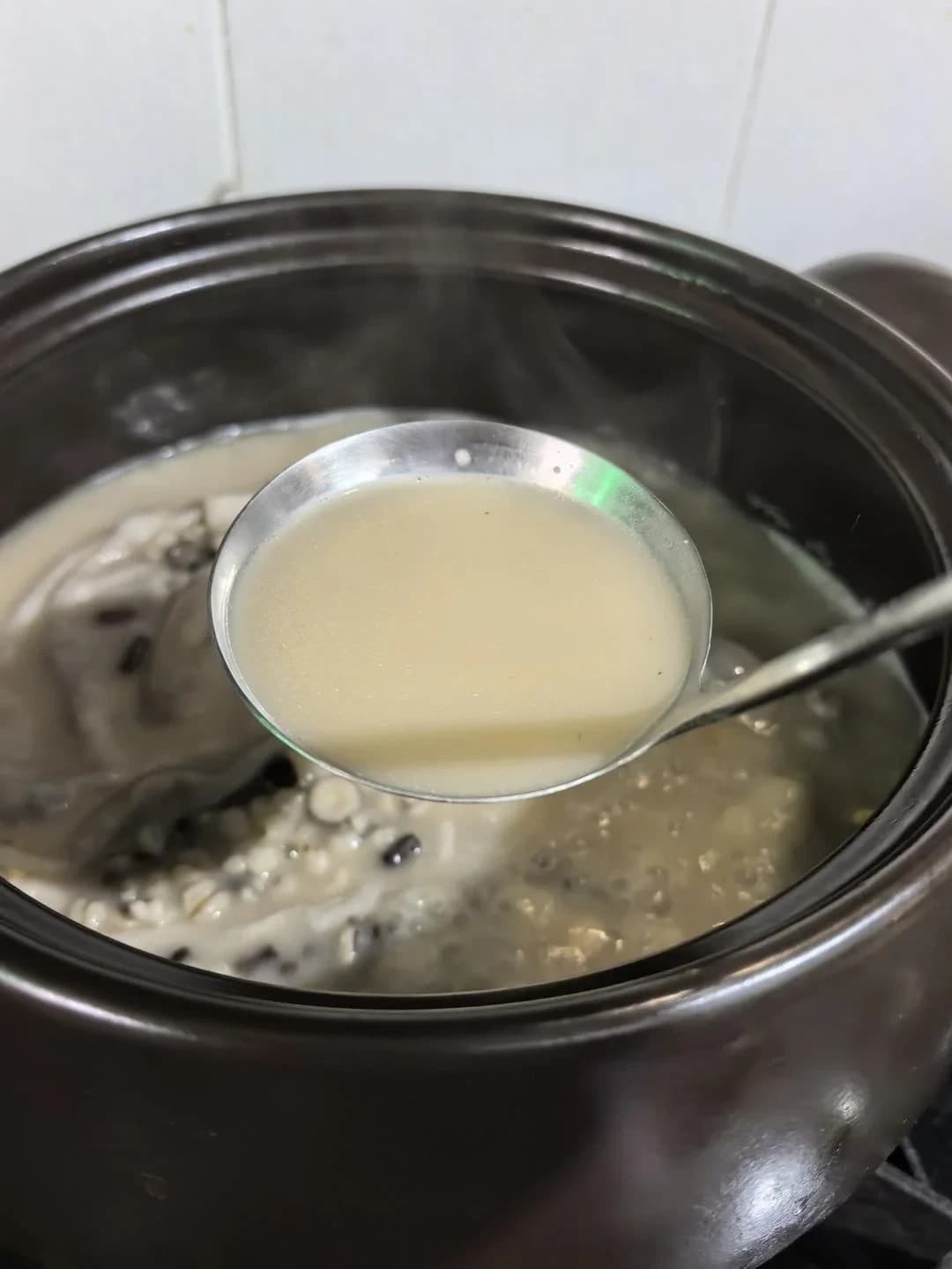 Step 8 photo for Capillary Wormwood and Crucian Carp Soup