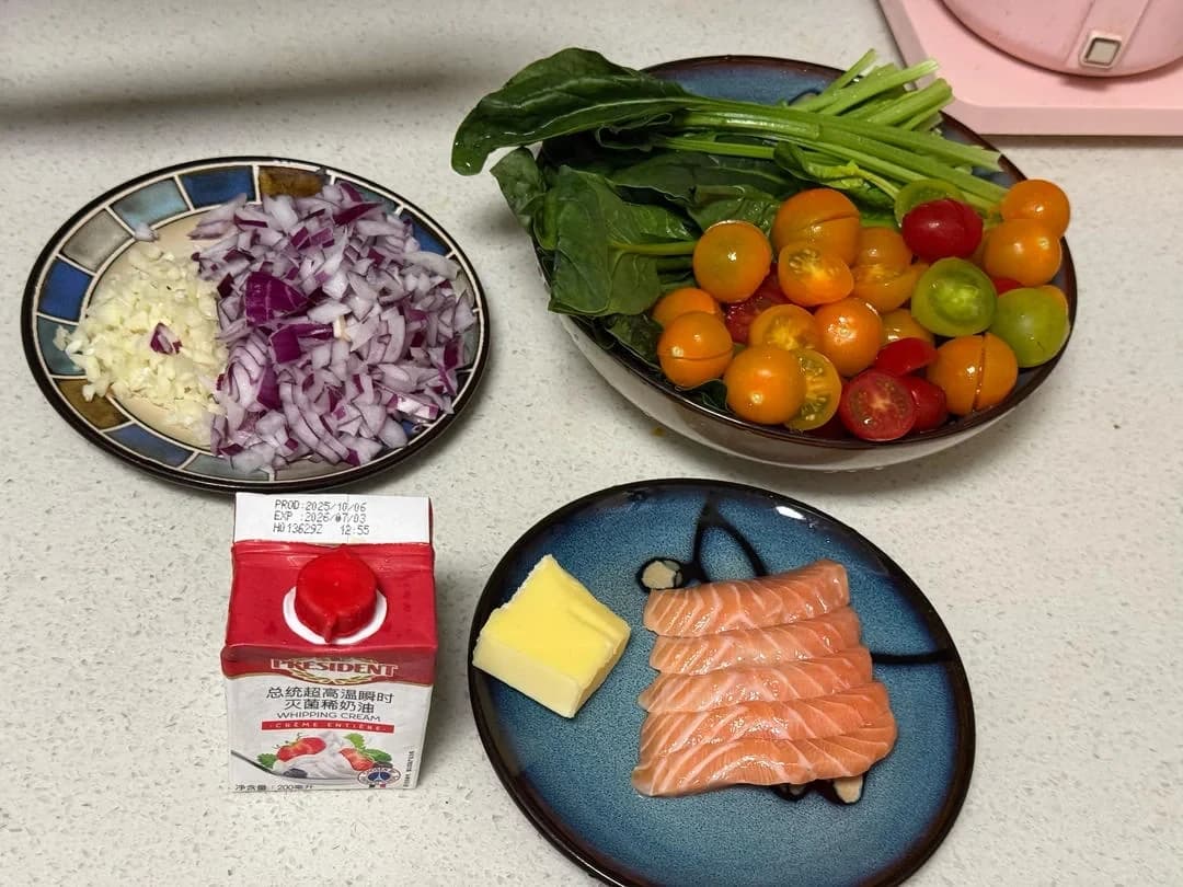 Step 14 photo for Creamy Salmon Stew with Spinach & Mushrooms π£