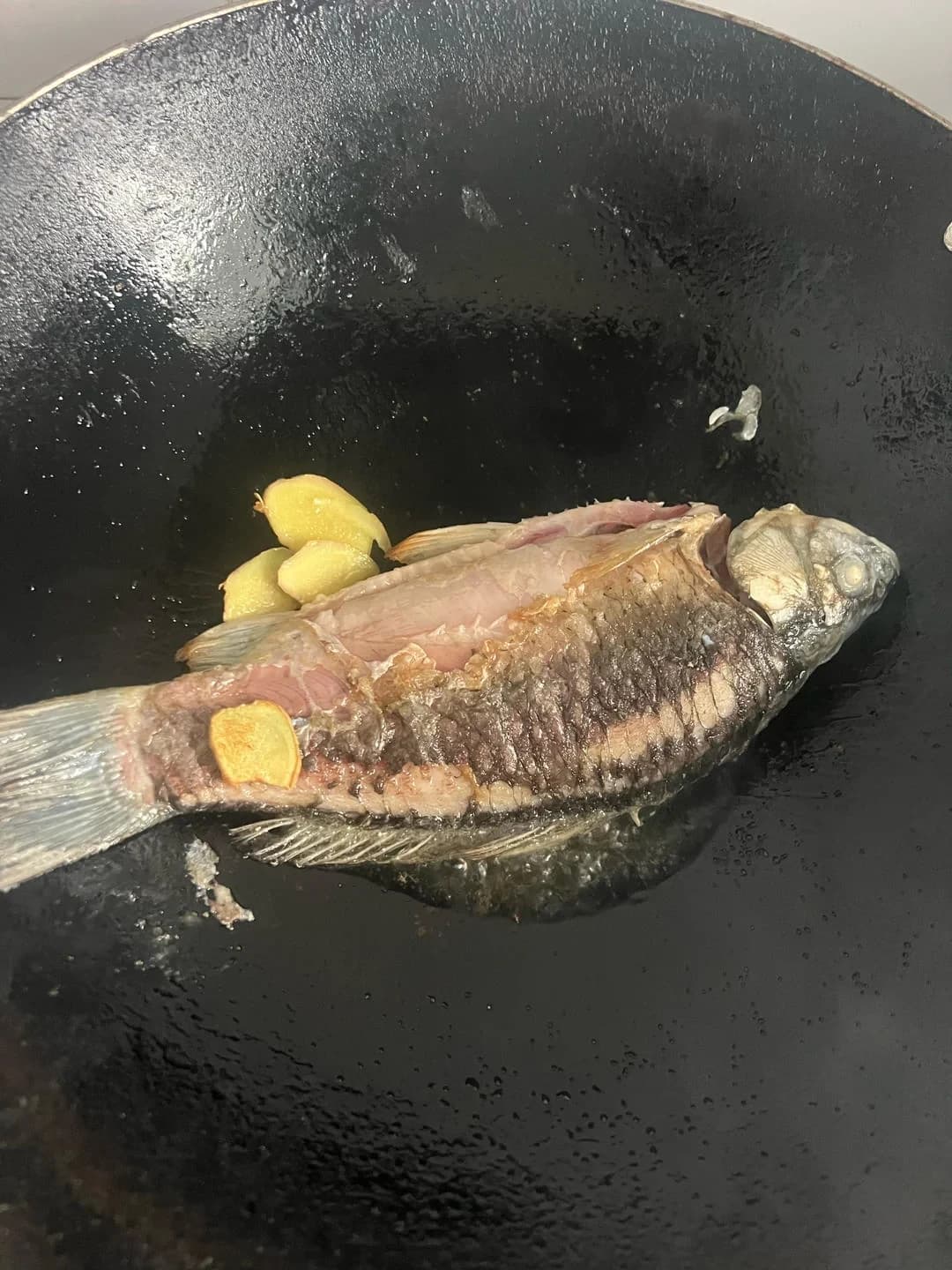 Step 2 photo for Crucian Carp, Black Bean and Peanut Soup
