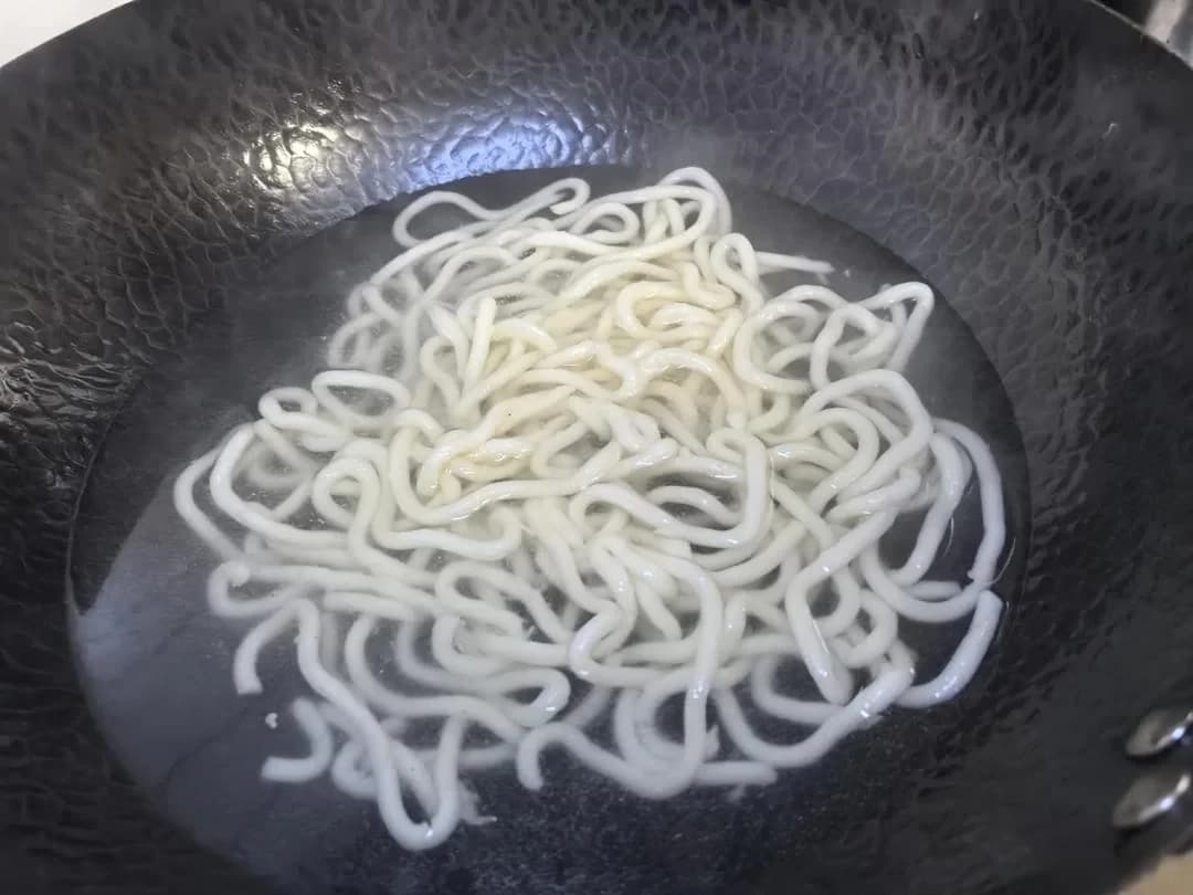 Step 4 photo for Quick Stir-Fried Beef Udon Noodles