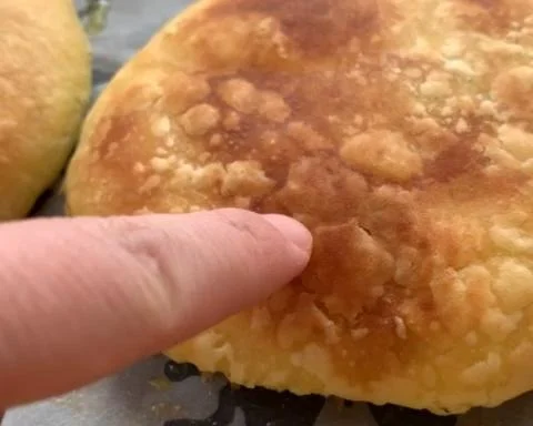 Crispy Layered Scallion Flatbread (You Suan Qian Ceng Shao Bing)