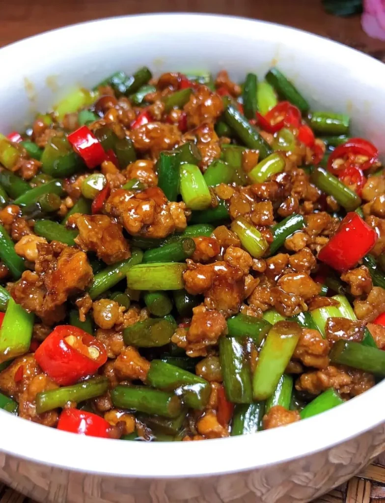 Garlic Sprouts Stir-fried with Minced Meat – So Good You’ll Need 3 Bowls of Rice!