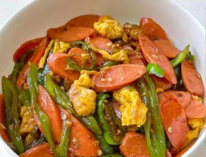 Egg and Ham Stir-fried with Green Pepper
