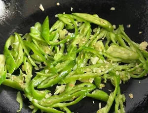 Egg and Ham Stir-fried with Green Pepper