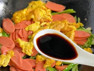 Egg and Ham Stir-fried with Green Pepper