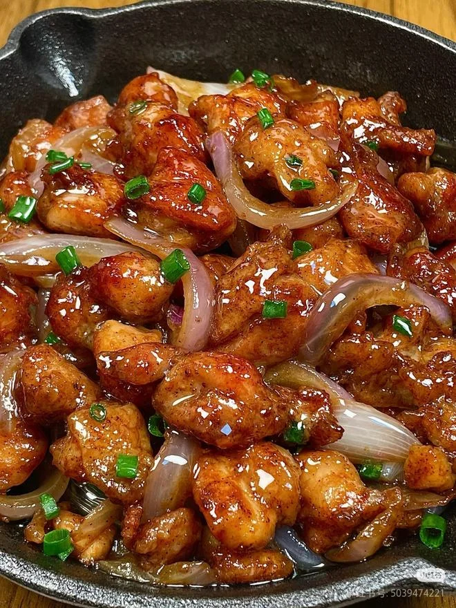 Onion Stir-fried Chicken Leg Meat – Quick and Flavorful