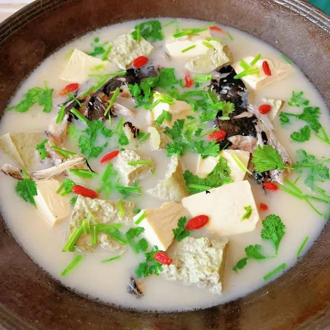 Black Tofu Pudding & Fish Head Casserole (River Fresh Soup)