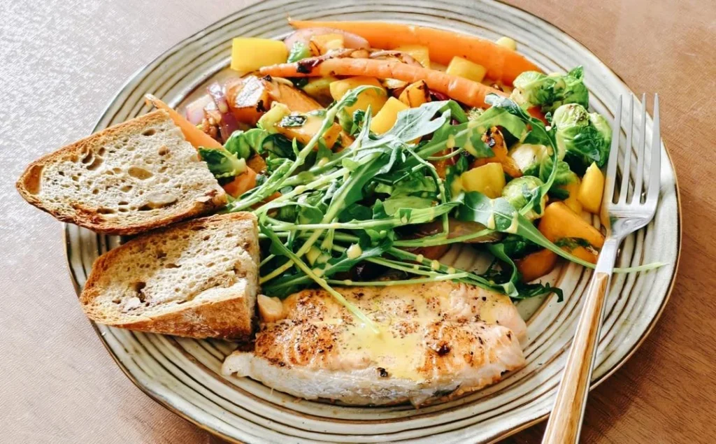 Low-Fat Salmon & Vegetable Medley