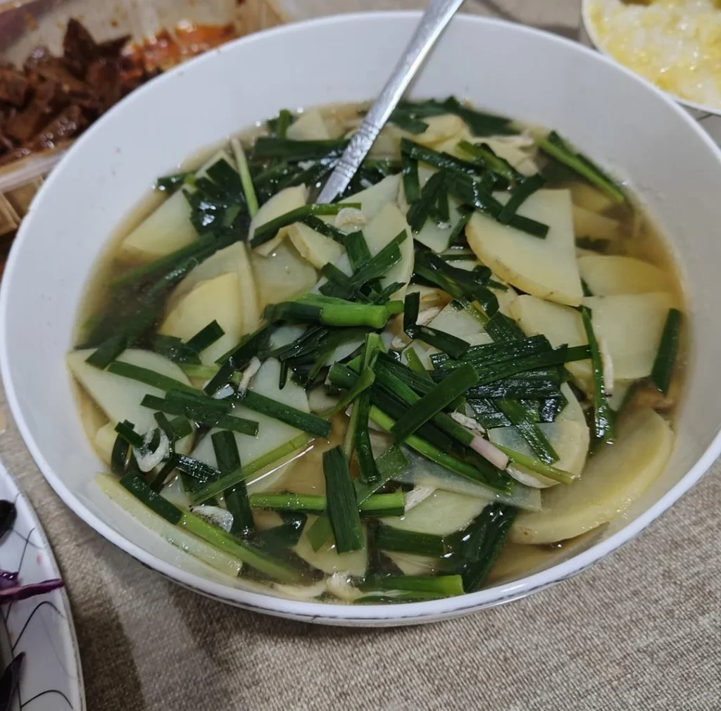Savory Potato and Chive Soup with Fish-Broth Flavor