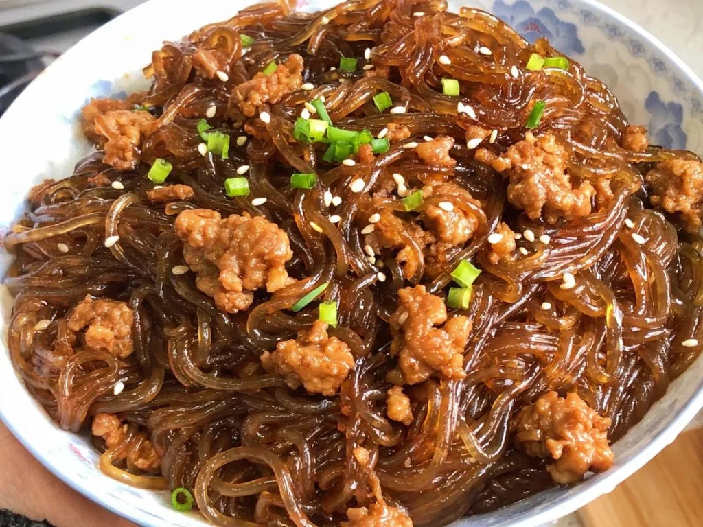 Ants Climbing a Tree (Glass Noodles with Minced Pork)