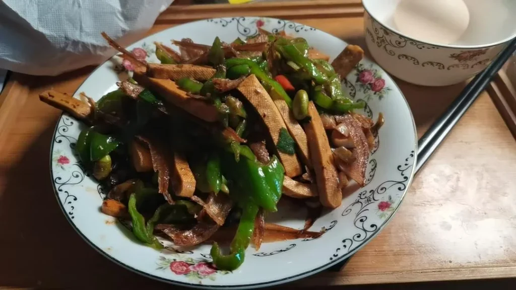 Stir-fried Dried Fish with Green Peppers and Tofu Skin