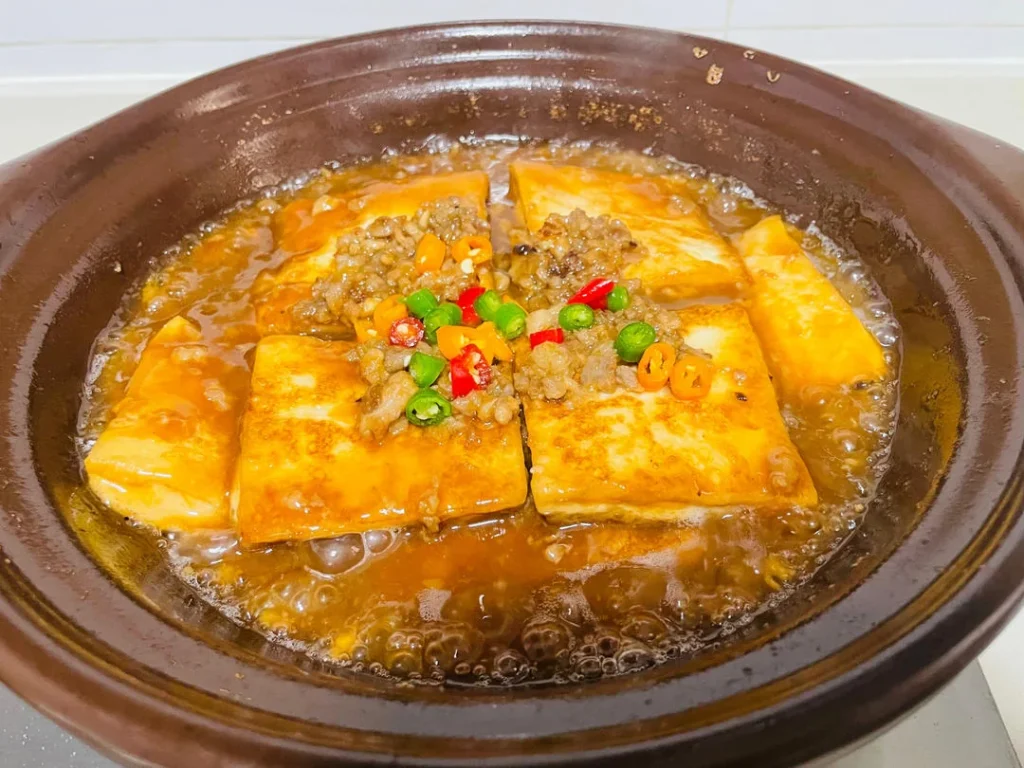 Minced Pork and Tofu Clay Pot