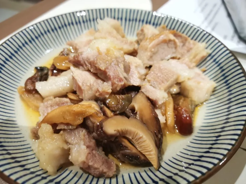 Rice Cooker Pork with Dried Oysters and Shiitake Mushrooms