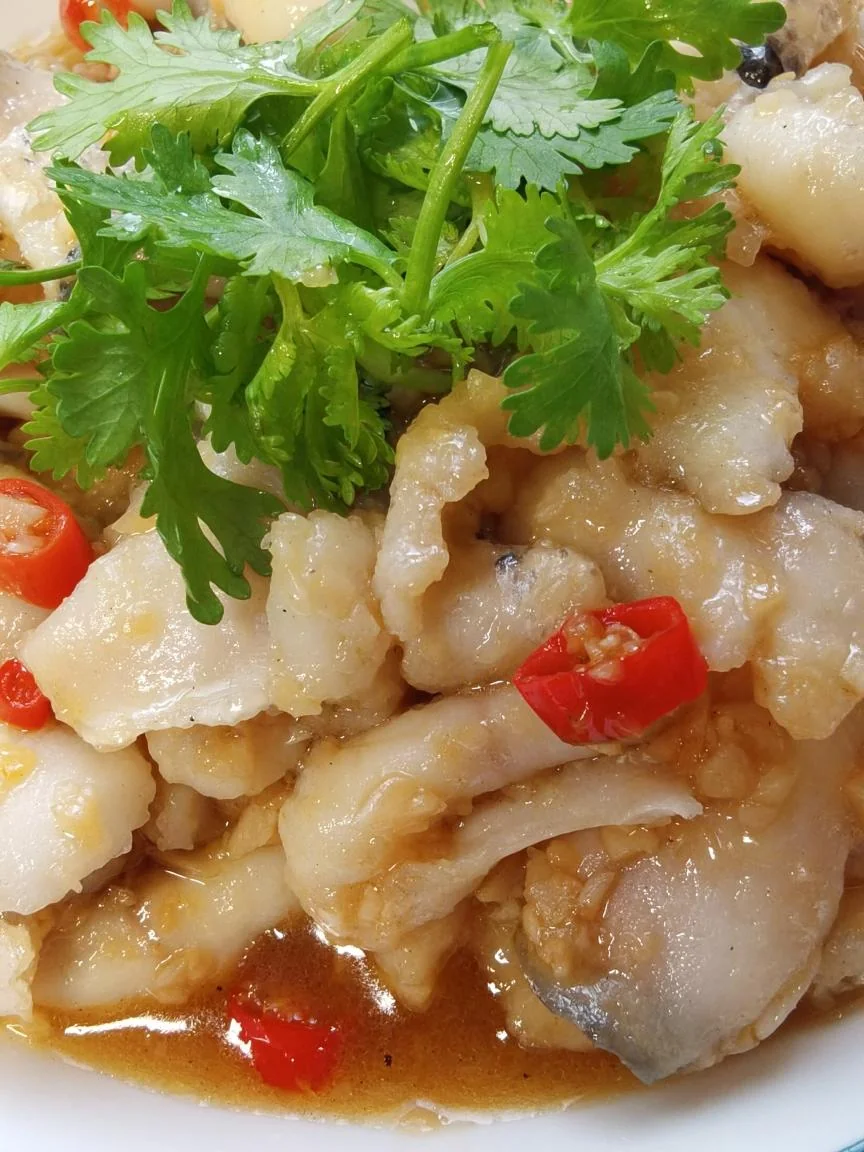 Super Easy & Delicious Fish Fillets with Garlic Sauce