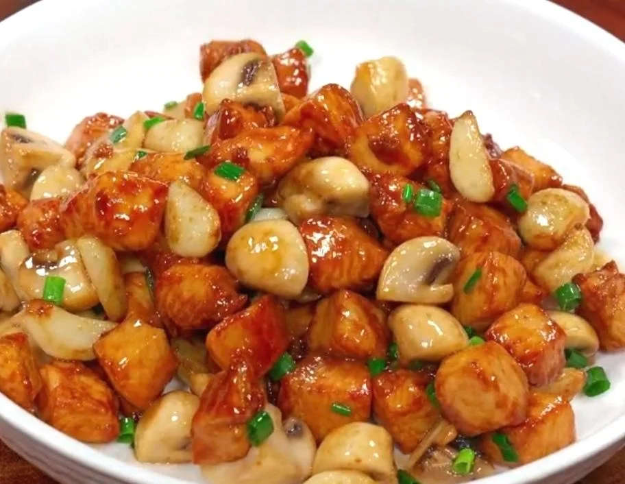 Button Mushrooms with Chicken Breast