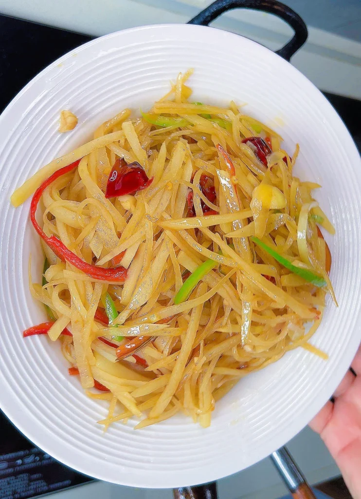 Hot and Sour Shredded Potatoes — Crisp, Appetizing, and Irresistibly Addictive!