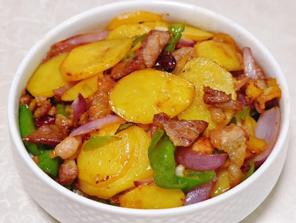 Braised Potato Slices with Pork Belly