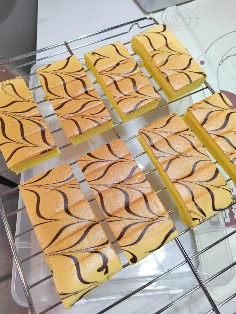 Old-Fashioned Sponge Cake with Thousand-Leaf Pattern (Hot-Oil Method)