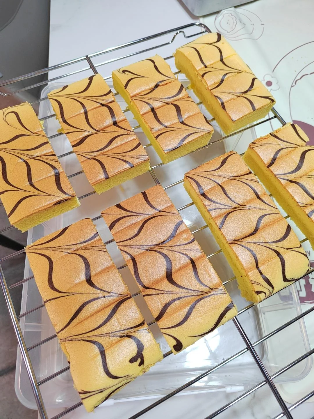 Old-Fashioned Sponge Cake with Thousand-Leaf Pattern (Hot-Oil Method)