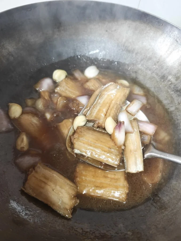 Oil-Infused Hairtail Fish