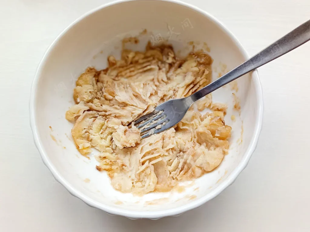 Low-Sugar, Low-Oil Banana Nut Pound Cake