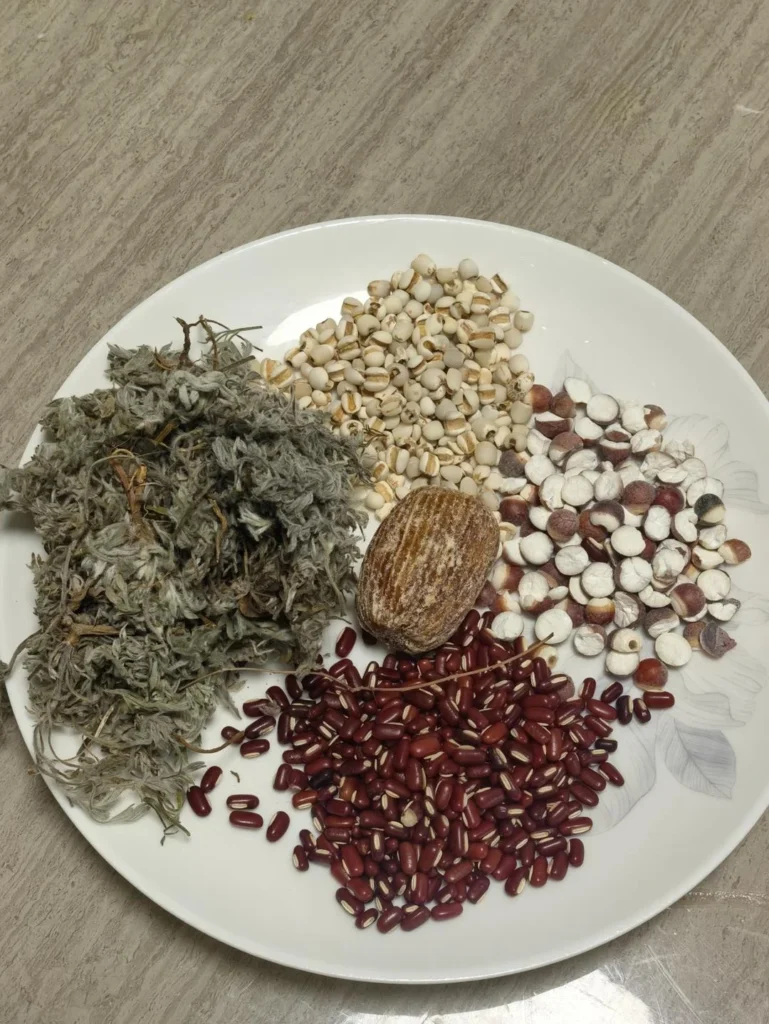 Capillary Wormwood and Crucian Carp Soup