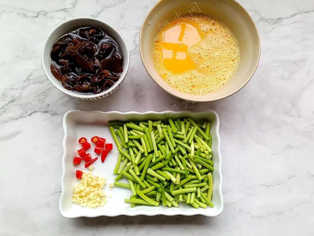 Garlic Scapes Stir-Fry with Egg and Wood Ear Mushrooms