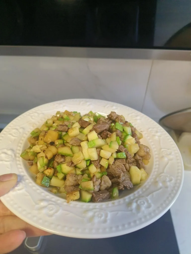 Healthy Low-Fat Zucchini and Beef Cubes