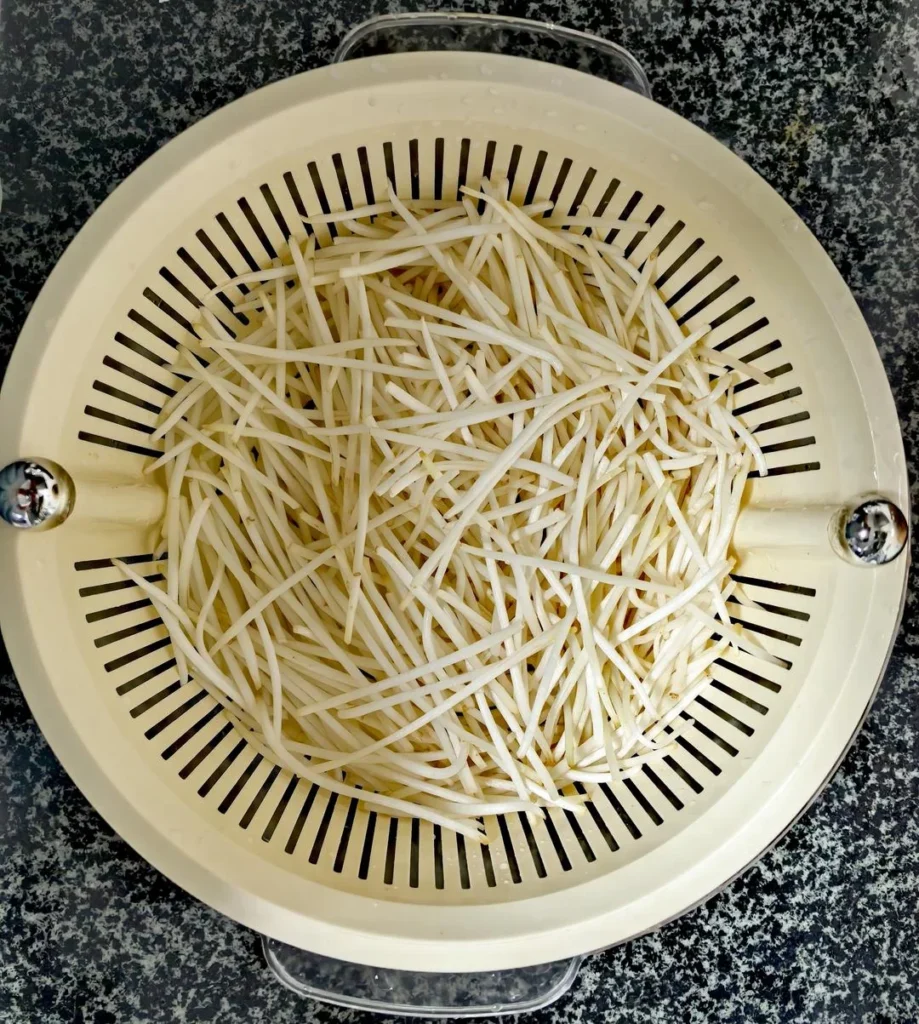 Stir-fried Beef with Bean Sprouts