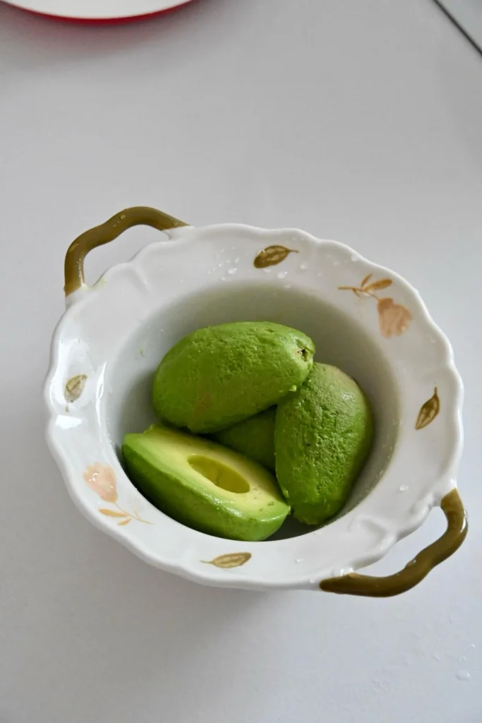 No-Cook Monday Breakfast: Avocado Toast with Blueberries