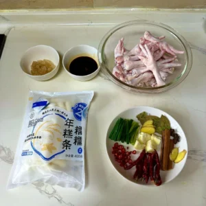 Spicy Braised Chicken Feet with Rice Cakes