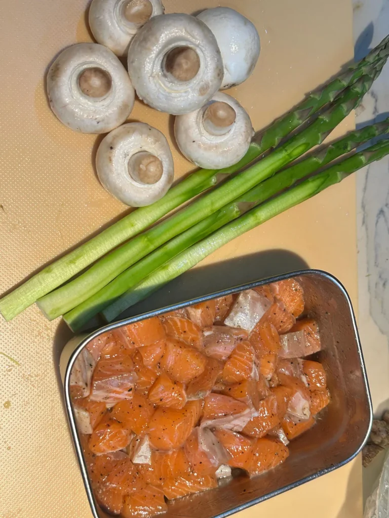Stir-fried Salmon with Asparagus and Mushrooms | 15-Min Low-Calorie High-Protein Quick Meal