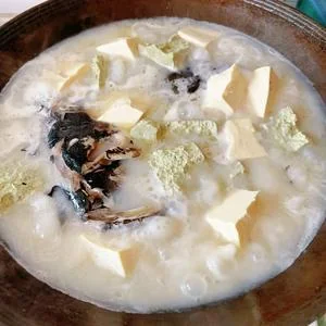 Black Tofu Pudding & Fish Head Casserole (River Fresh Soup)