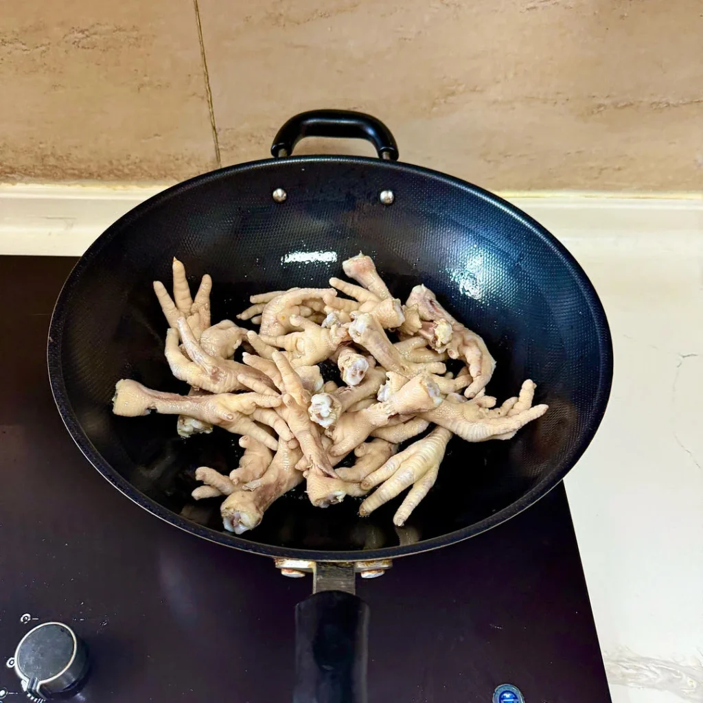 Spicy Braised Chicken Feet with Rice Cakes