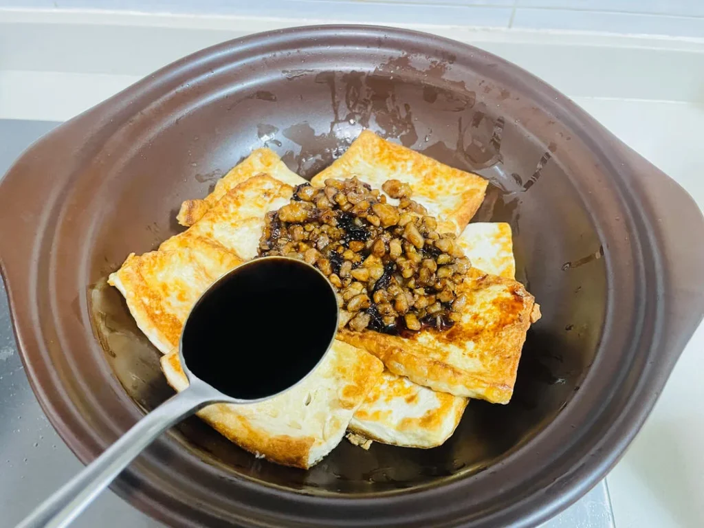 Minced Pork and Tofu Clay Pot