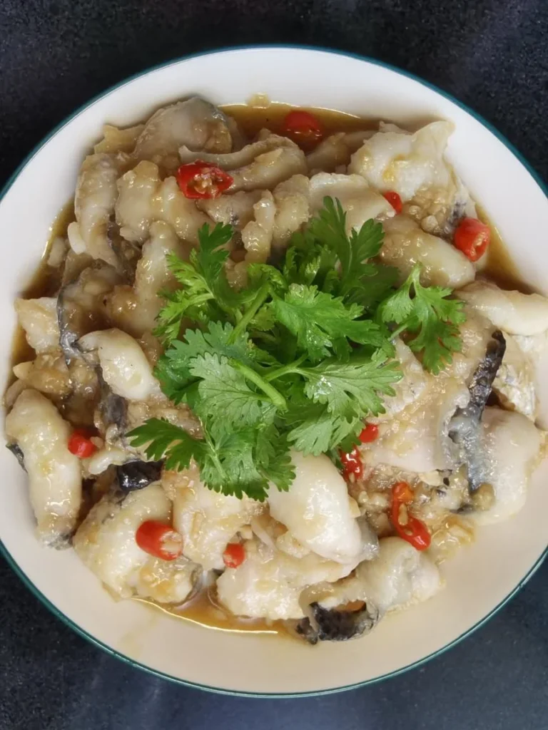 Super Easy & Delicious Fish Fillets with Garlic Sauce