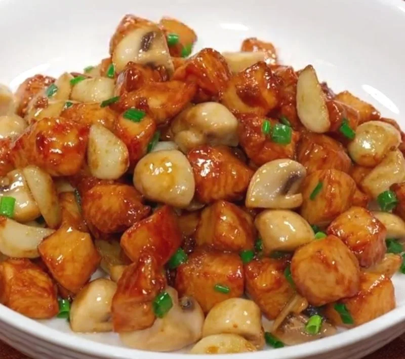 Button Mushrooms with Chicken Breast