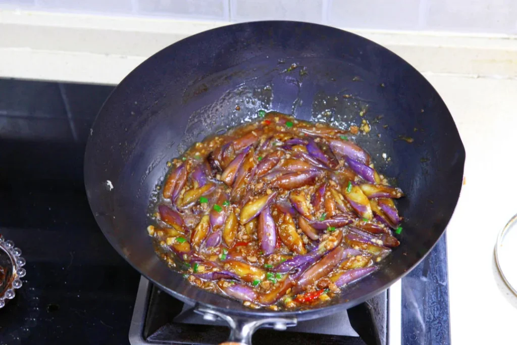 Sauce-Flavored Eggplant with Minced Pork