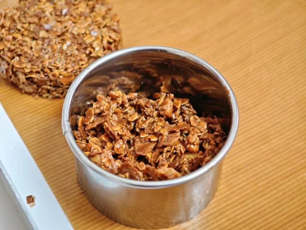 Crispy Chocolate Oat Sandwich Cookies with Cream Cheese Filling