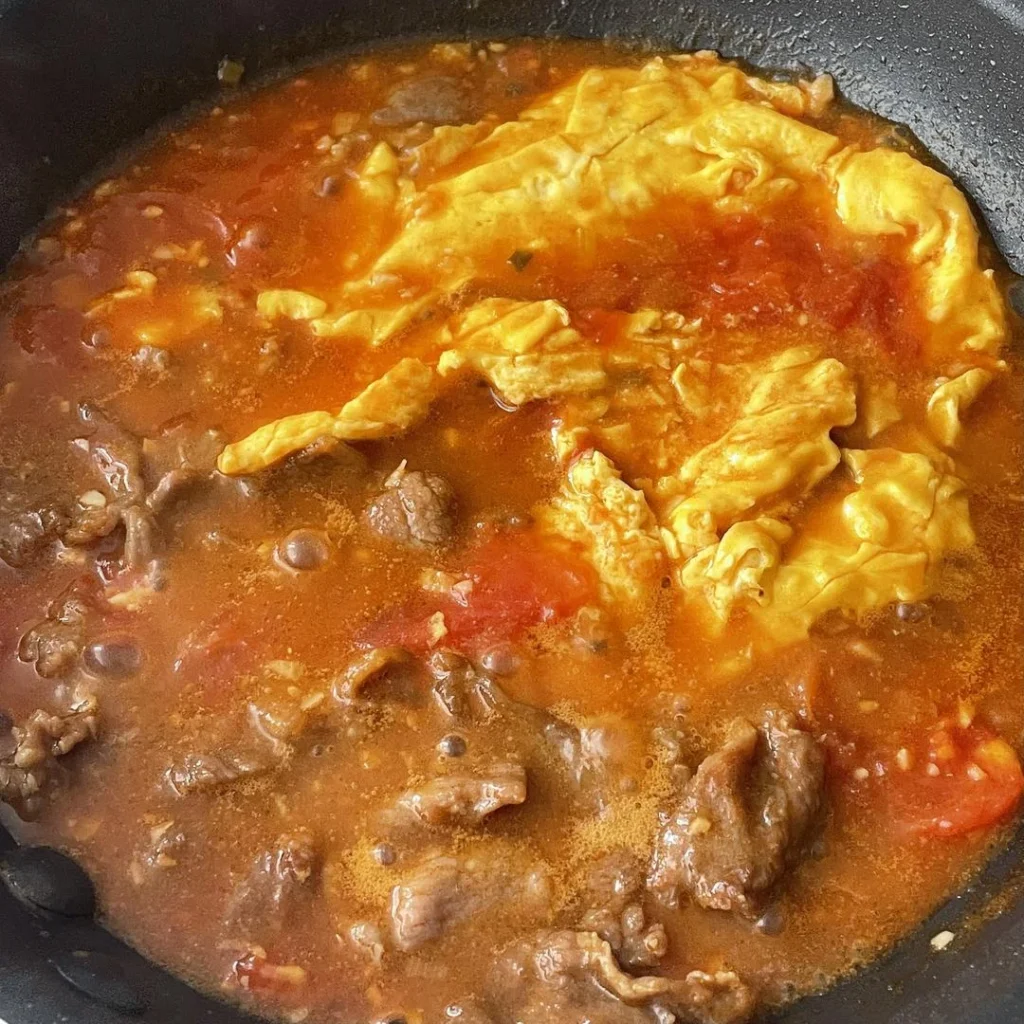Tangy Tomato Beef with Silky Scrambled Eggs over Rice