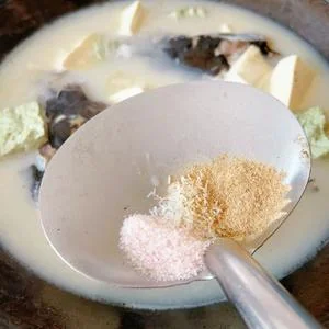 Black Tofu Pudding & Fish Head Casserole (River Fresh Soup)